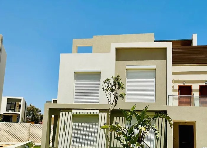 Luxury Azha Breeze Families Only شاليه *