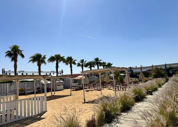 Luxury Azha Breeze Families Only شاليه